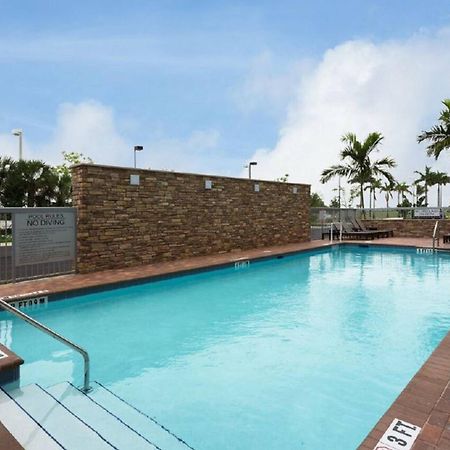 Fairfield Inn & Suites By Marriott Fort Lauderdale Пемброк-Пайнс Екстер'єр фото