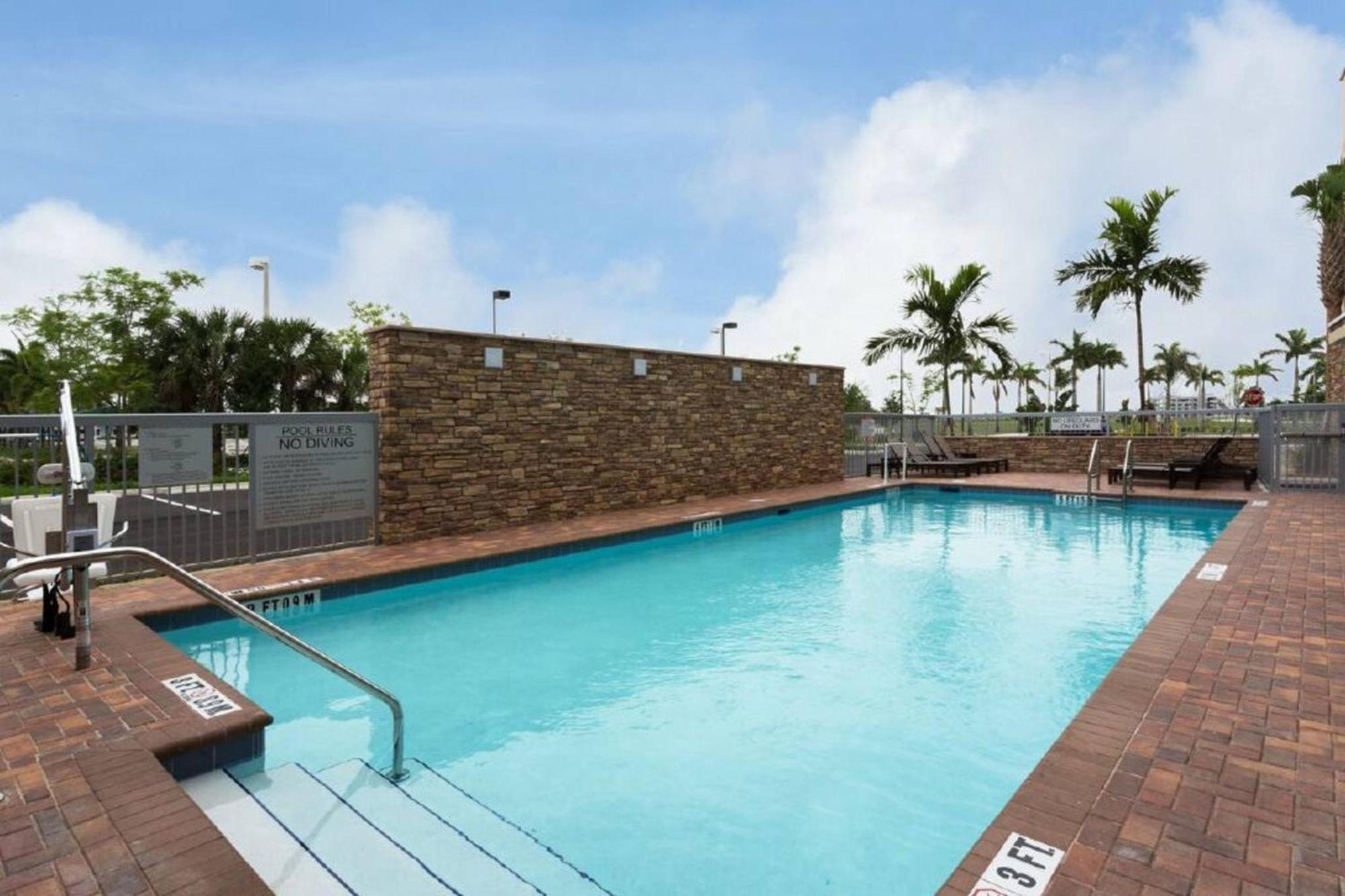 Fairfield Inn & Suites By Marriott Fort Lauderdale Пемброк-Пайнс Екстер'єр фото